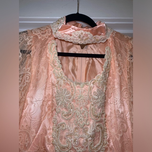 EUC True Vintage 1970s or 80s Peach Pink Lace Keyhole Pearl Appliqué Mermaid - Picture 3 of 16